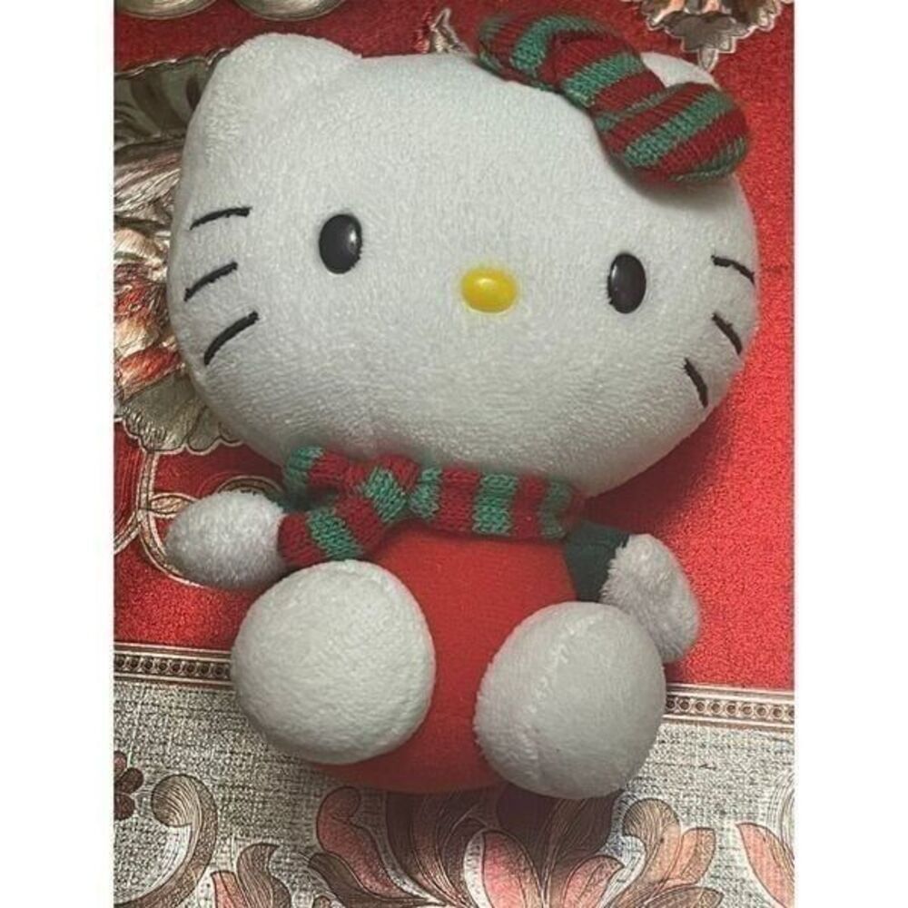 Hello Kitty Plush - Picture 5 of 6
